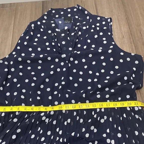 ASOS curve polka dot pleated sleeveless dress navy white - Picture 6 of 11